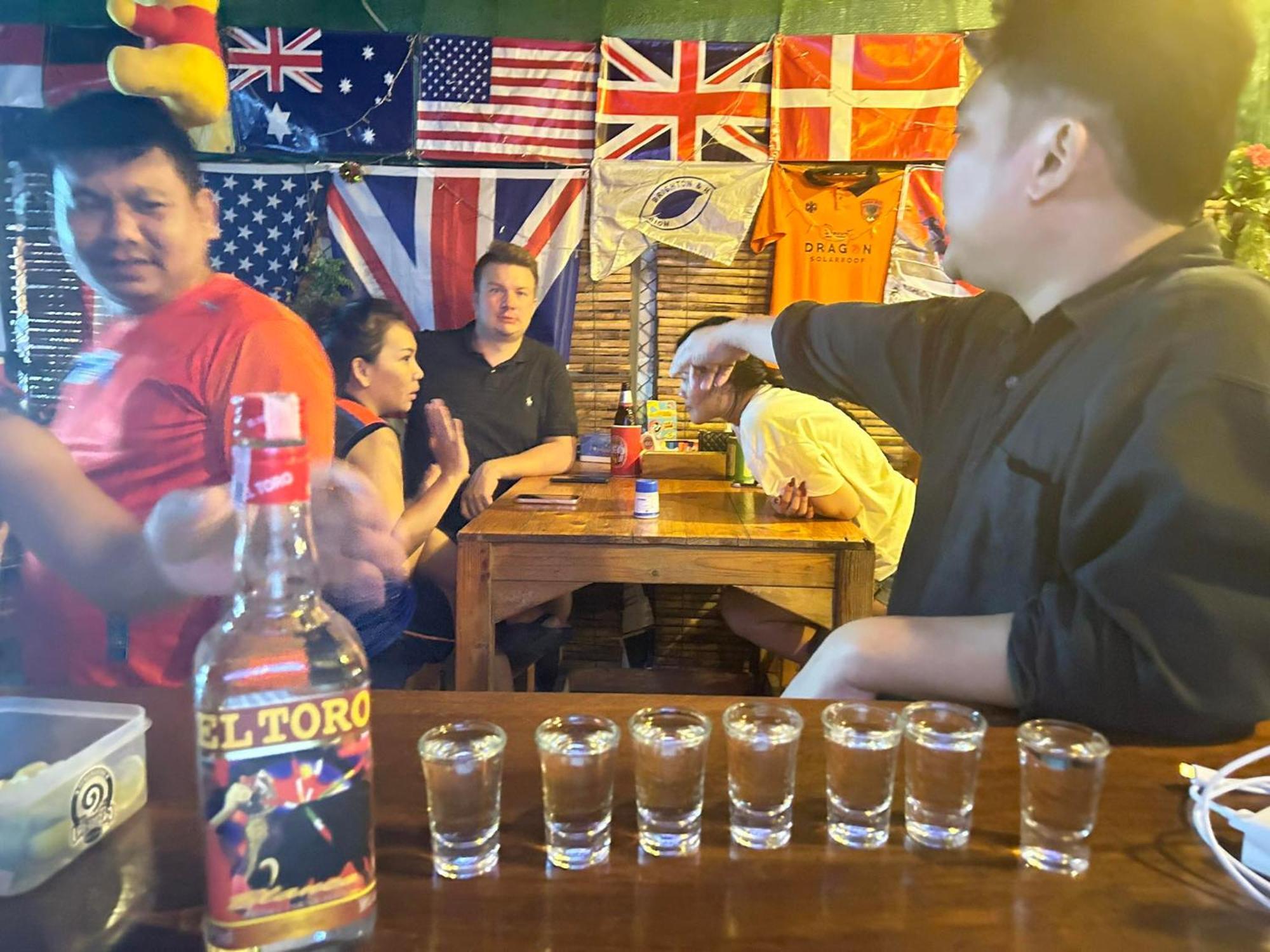 Noot'S Bar And Guesthouse Kanchanaburi Buitenkant foto