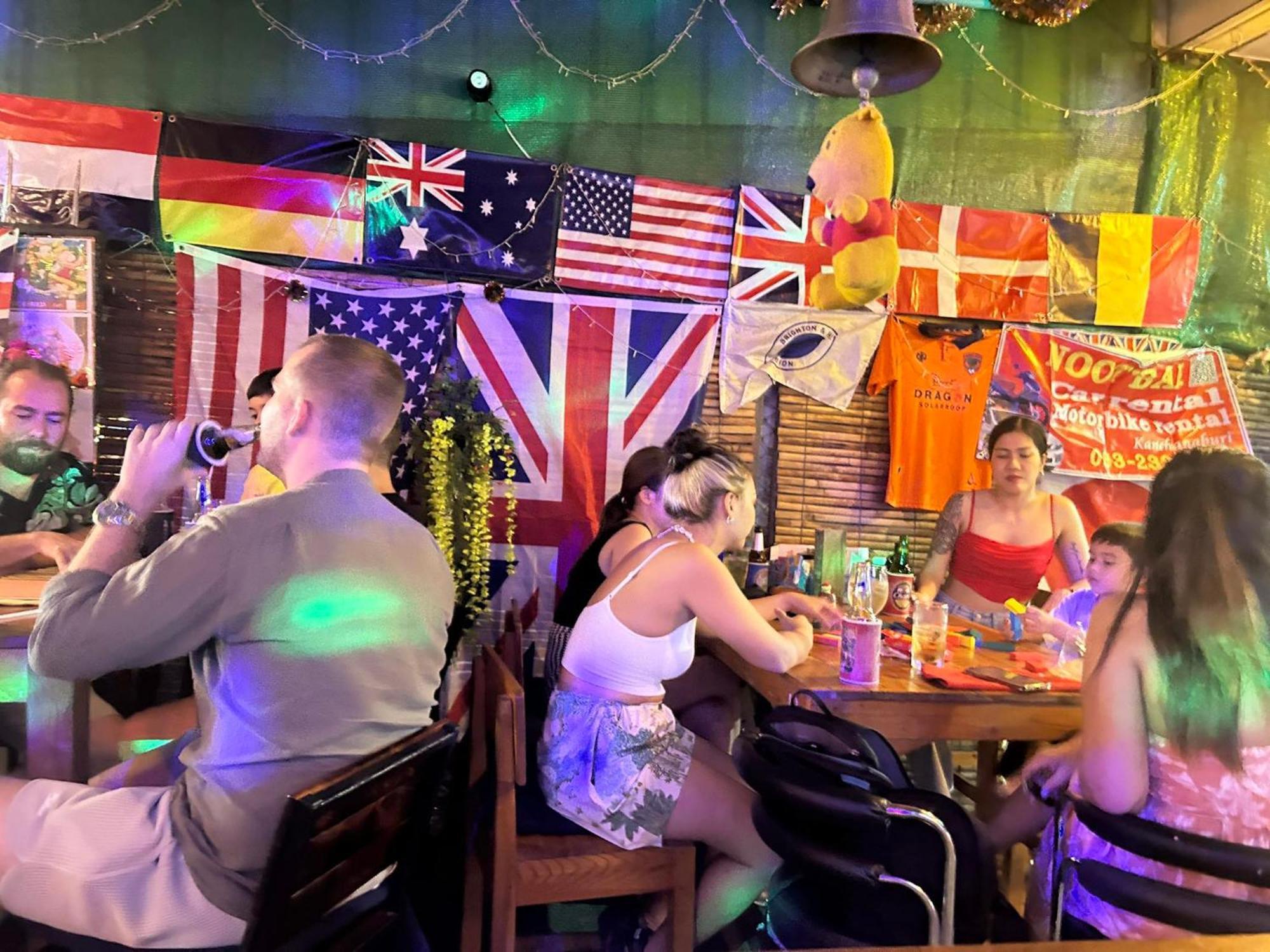 Noot'S Bar And Guesthouse Kanchanaburi Buitenkant foto