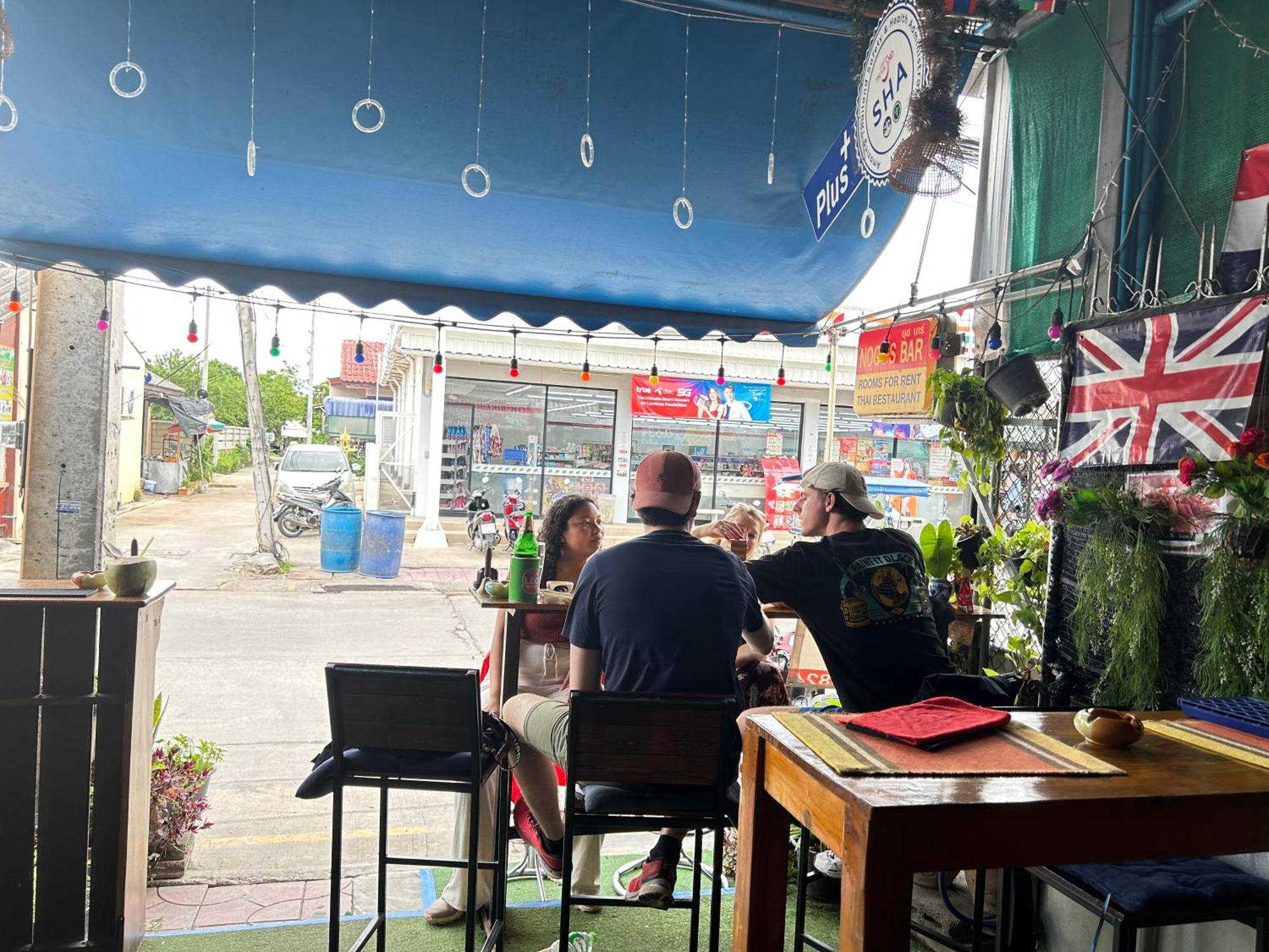 Noot'S Bar And Guesthouse Kanchanaburi Buitenkant foto