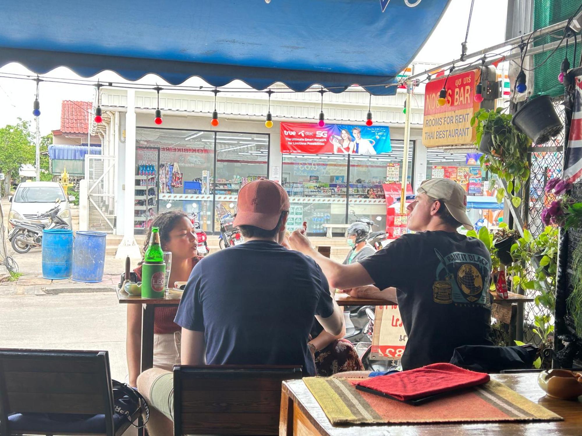 Noot'S Bar And Guesthouse Kanchanaburi Buitenkant foto