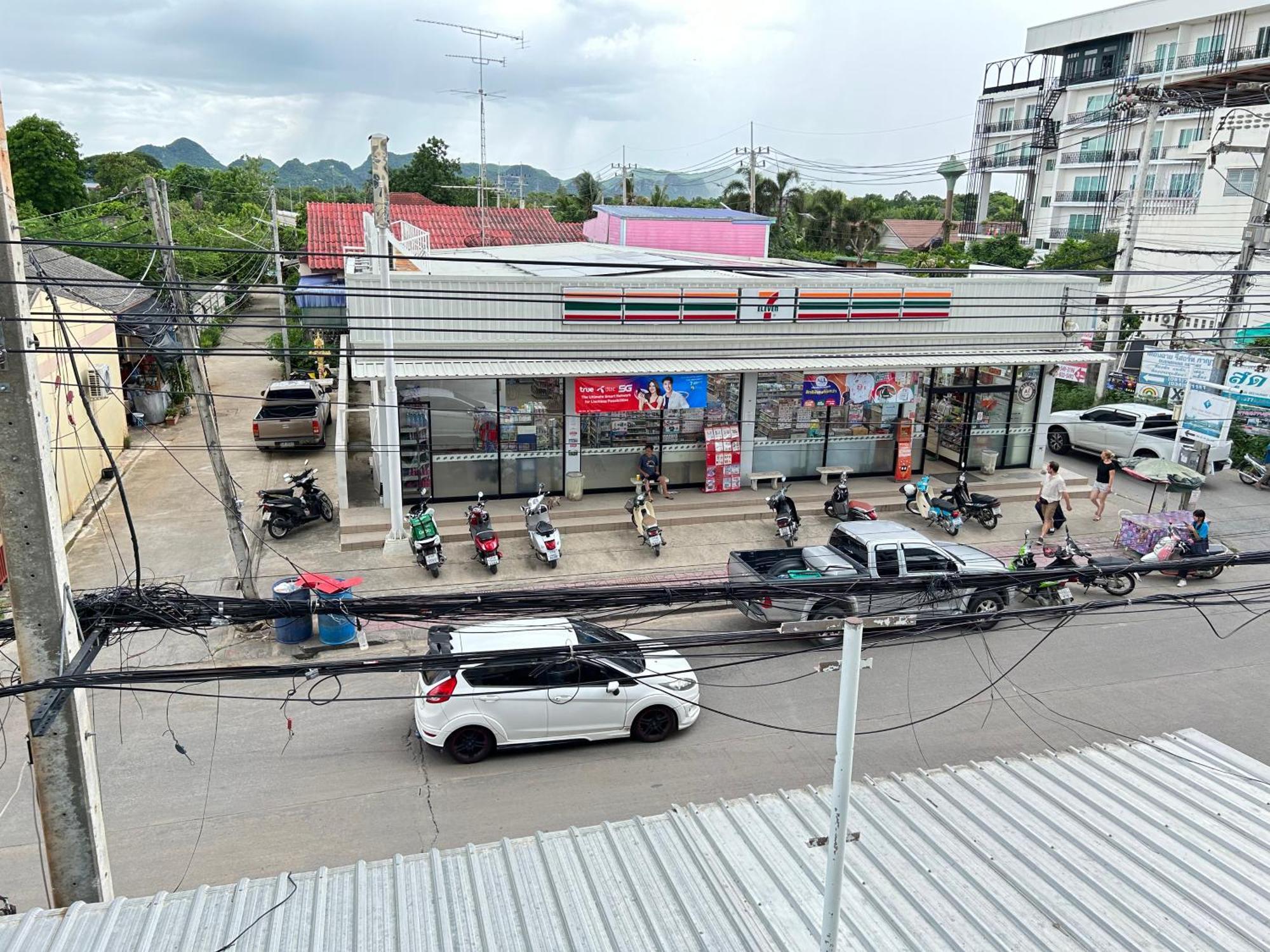 Noot'S Bar And Guesthouse Kanchanaburi Buitenkant foto