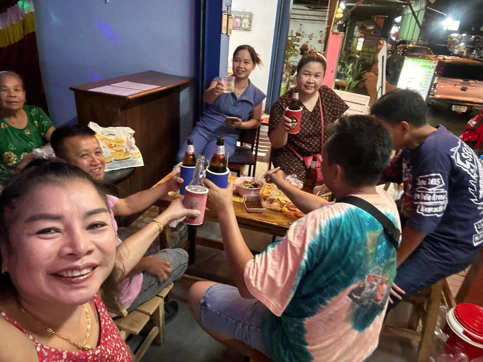 Noot'S Bar And Guesthouse Kanchanaburi Buitenkant foto